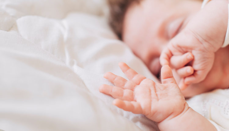 کیفیت خواب نوزادان و تعداد لباس نوزادان
