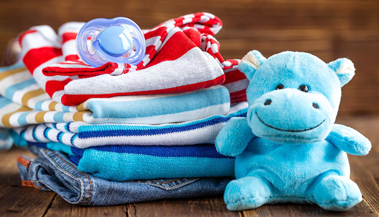 باید لباس‌ها را با آب سرد بشویید. استفاده از از آب گرم برای شستن لباس کودکان و نوزادان کار اشتباهی به شمار می‌رود.