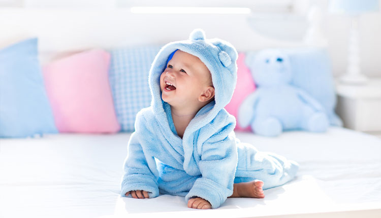 کودکان در زمان تولد خود، بسیار حساس هستند و بدن آسیب پذیر تری دارند و حتی ممکن است خیلی سریع سرما بخورند.