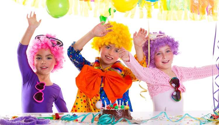 انتخاب لباس مناسب برای جشن تولد برای کودکان در واقع جشن تولد برای بچه‌ها تنهابه معنای بازی، شادی و سرگرمی است. ما به عنوان والدین آن‌ها در این روز، شاهد یک سال بزرگتر شدن بچه‌هایمان هستیم.