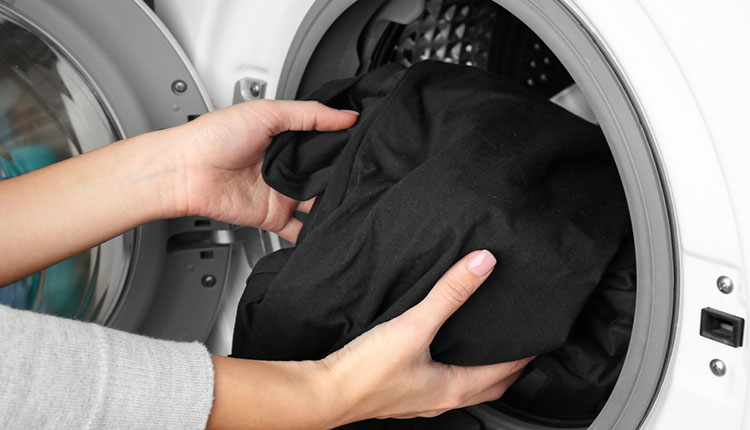  قانون چهارم: لباس‌های مشکی خود را خشکشویی کنید