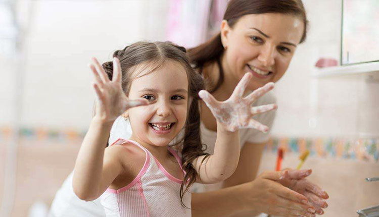 آموزش روش صحیح شستن دست به کودکان