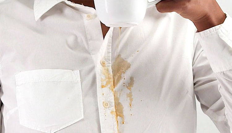  پاک کردن لکه قهوه از روی لباس