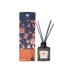 حجم ۱۵۰ میل با طراحی شیک رایحه‌ای گرم و ماندگار با حس صمیمیت و شادی مناسب برای خانه، دفتر کار یا هدیه‌ای خاص پخش بوی متعادل که محیط را لطیف و دلنشین می‌کند